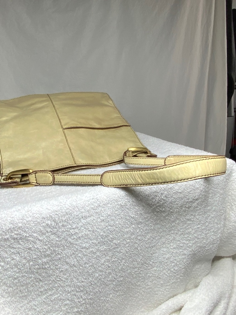 HOBO Beige Leather Shoulder Bag - Picture 7 of 14